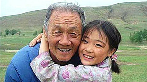 《暖春》中小花爷爷田成仁仙逝,时隔多年的重逢竟然成了永别.