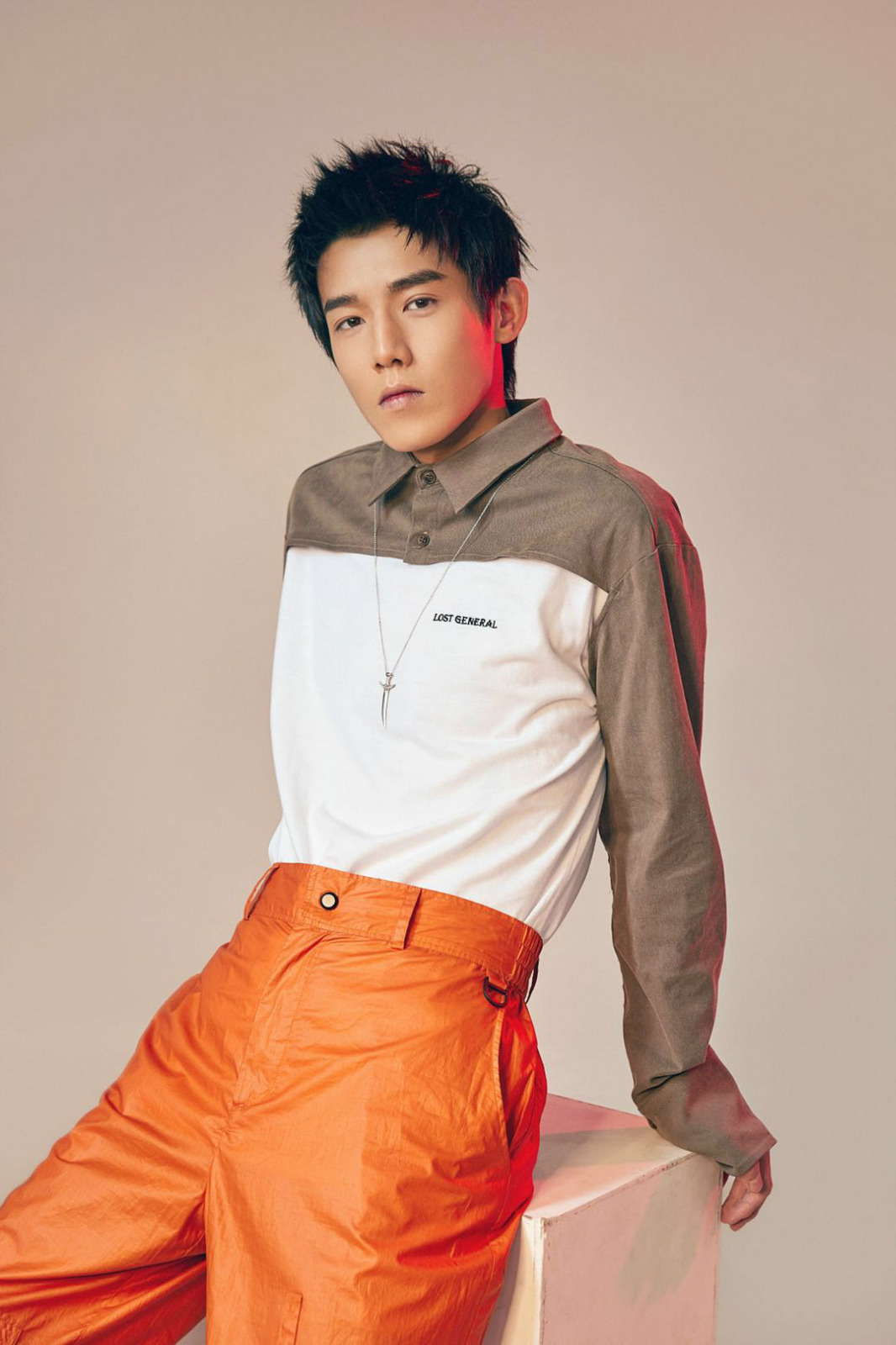 朱戬亮相《沙海》发布会 霸气"社会撩"点燃全场