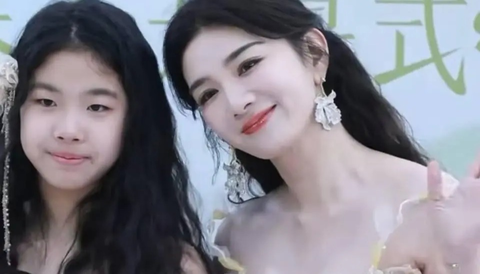黄奕女儿赴韩学唱跳